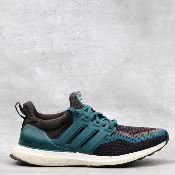 Size 7.5 - adidas UltraBoost DNA x Arsenal‎ Football Pack FZ3621 Sneakers Shoes - Picture 1 of 15